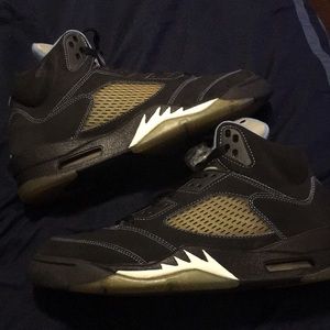 University blue 5s size 9.5